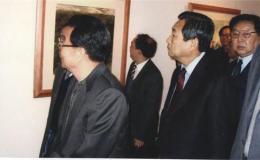 国家领导人李瑞环观看中青华夏书画院举办的展览