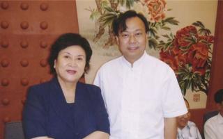 王建华与刘兰芳先生合影