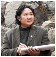 刘新安——现实感与沧桑感的交织-第1张图片-中青华夏书画院