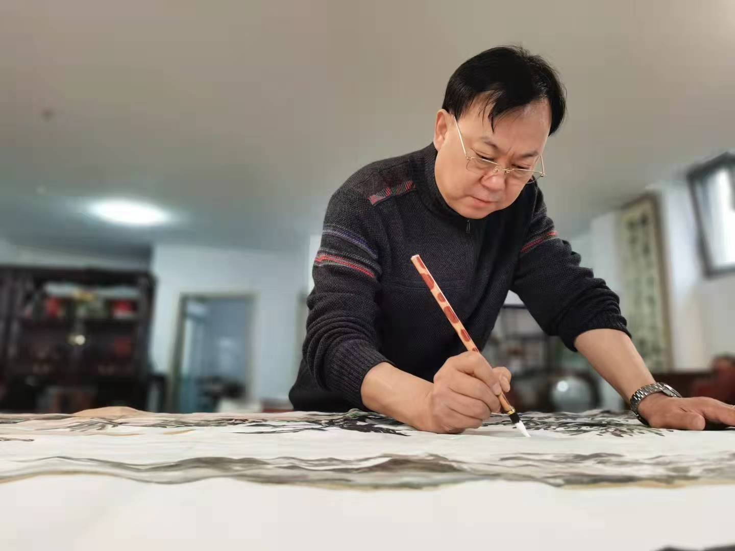 王建华：纵情笔墨山水间 风格别具意高远-第1张图片-中青华夏书画院